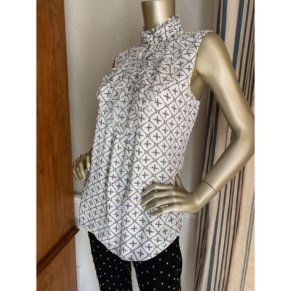 EUC White House Black Market Quilted Diamond Ruffle Sleeveless Top M - Picture 3 of 6